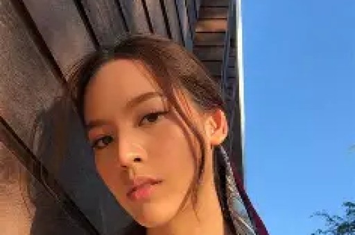 74岁刘晓庆再爆大瓜！同居6年助理曝未离婚百亿豪门不过是空壳